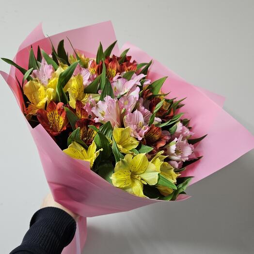 Яркие альстромерии 11 шт