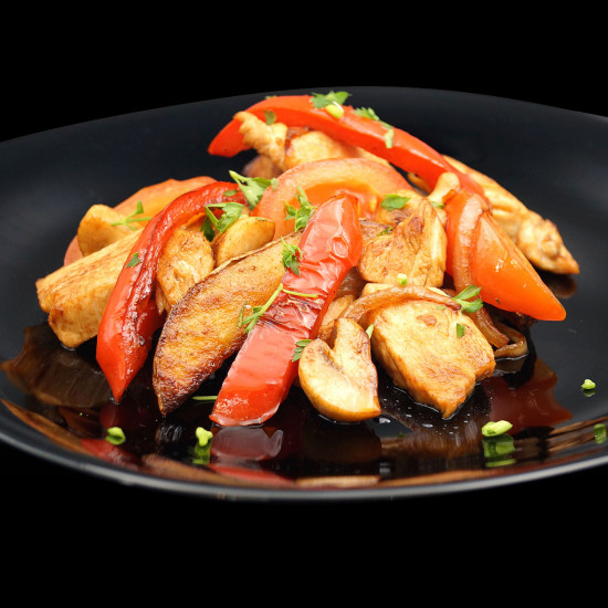 Горячая сковородка с курицей