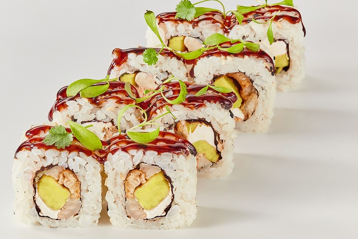 С угрем и авокадо