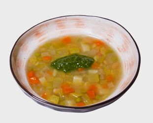 Минестроне с молодым горошком и песто