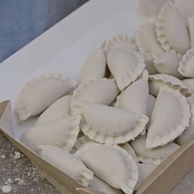 Вареники с творогом и зеленью.