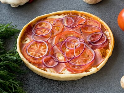 Пицца с колбасой 23 см