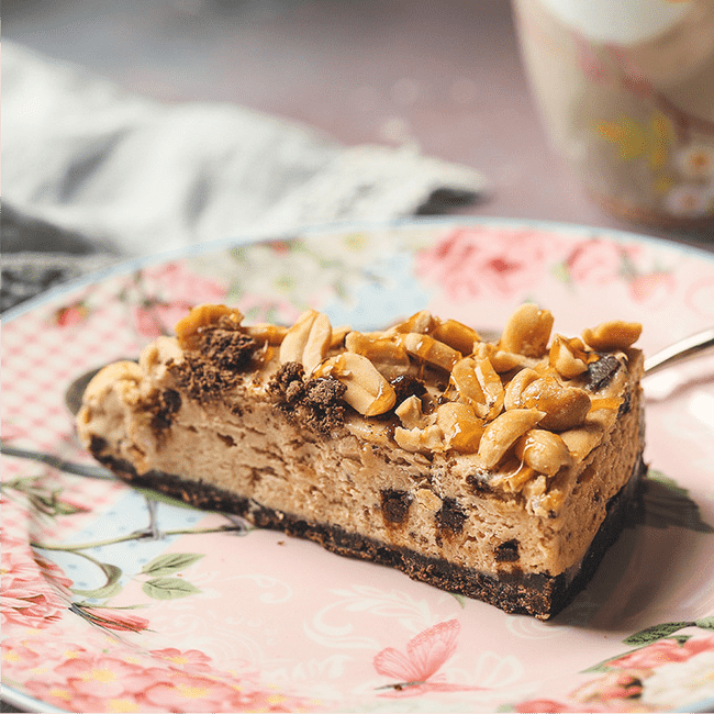 Торт Чизкейк карамельный с арахисом( кусок)