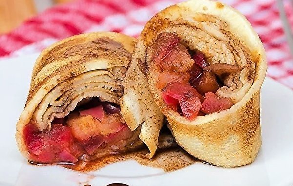Блинчик с яблоком и корицей.