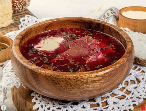 Борщ с пампушкой