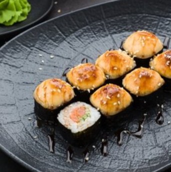Запеченный ролл с лососем
