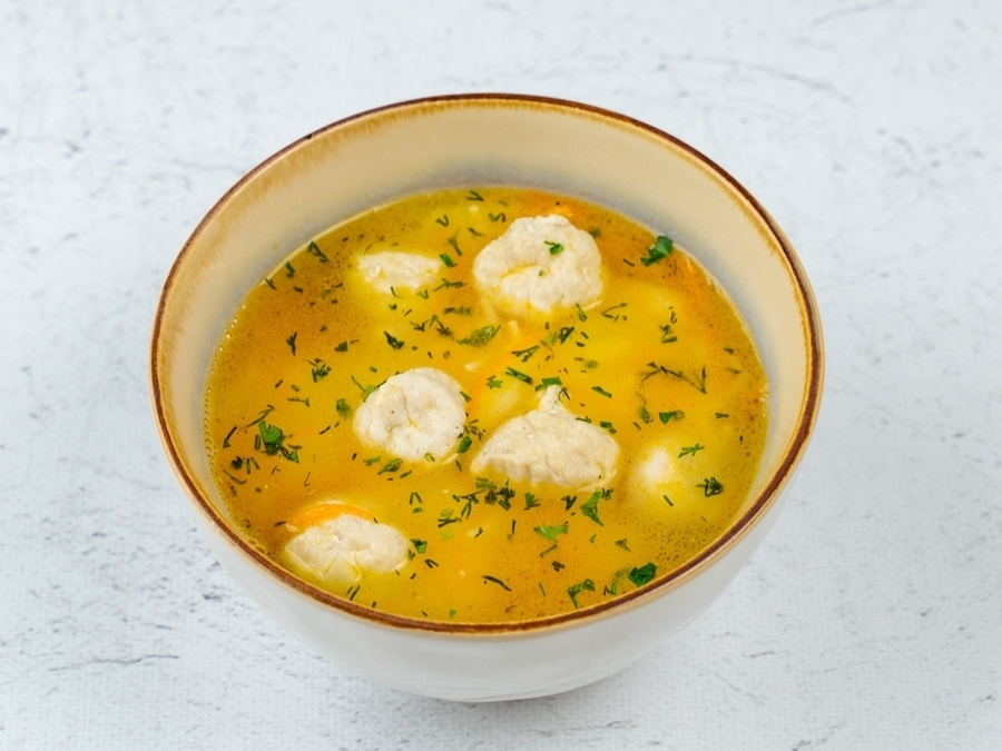 Куриный суп с фрикадельками и лапшой