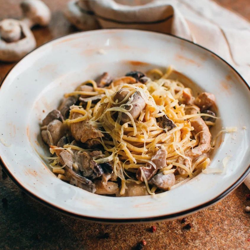 Паста с цыпленком и шампиньонами