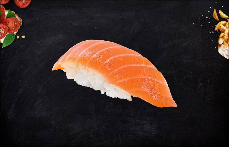 Суши с лососем