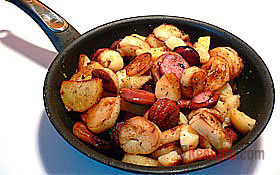 Картофель жареный с колбасками