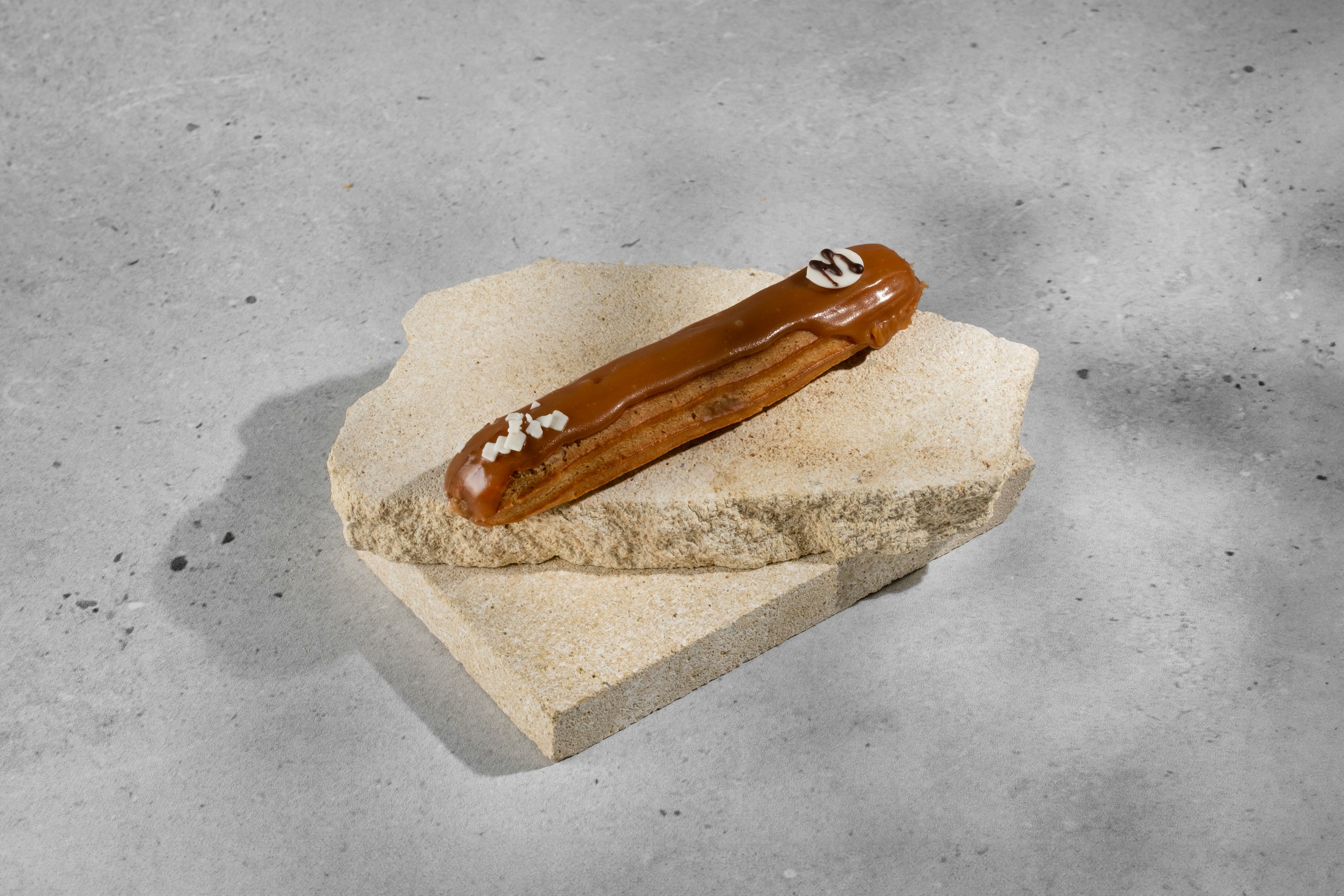 Карамельный эклер