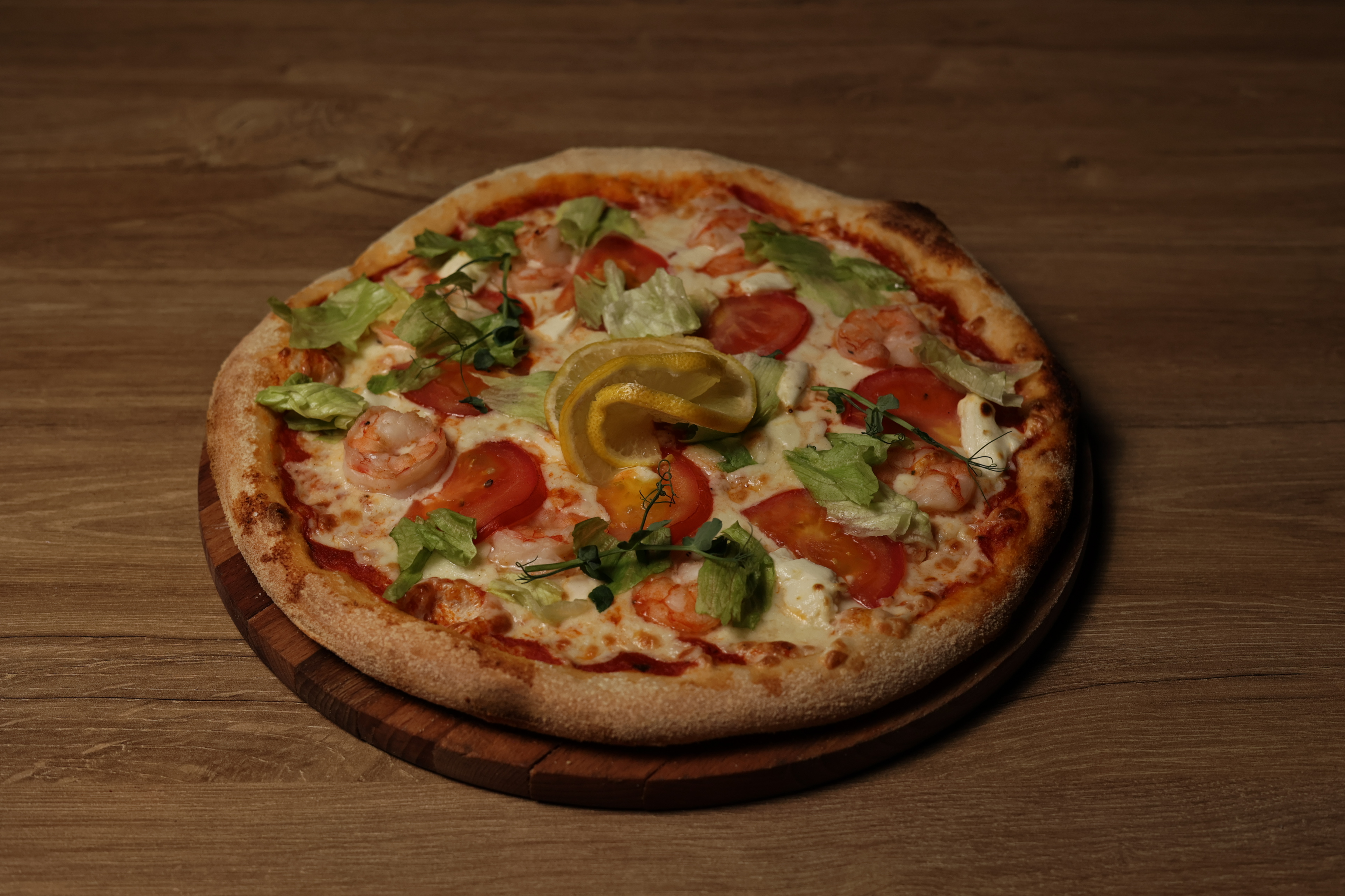 Пицца с креветками и кремчизом