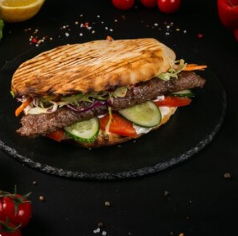 Бургер с фаршированной плескавицей