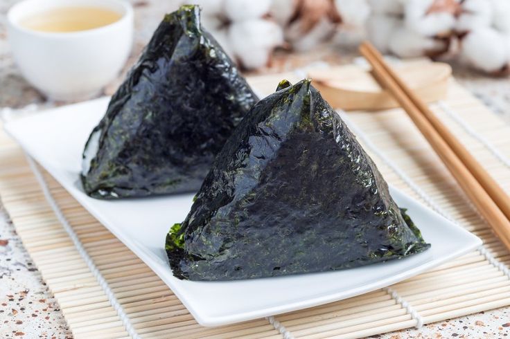 Онигири с курицей 1 шт