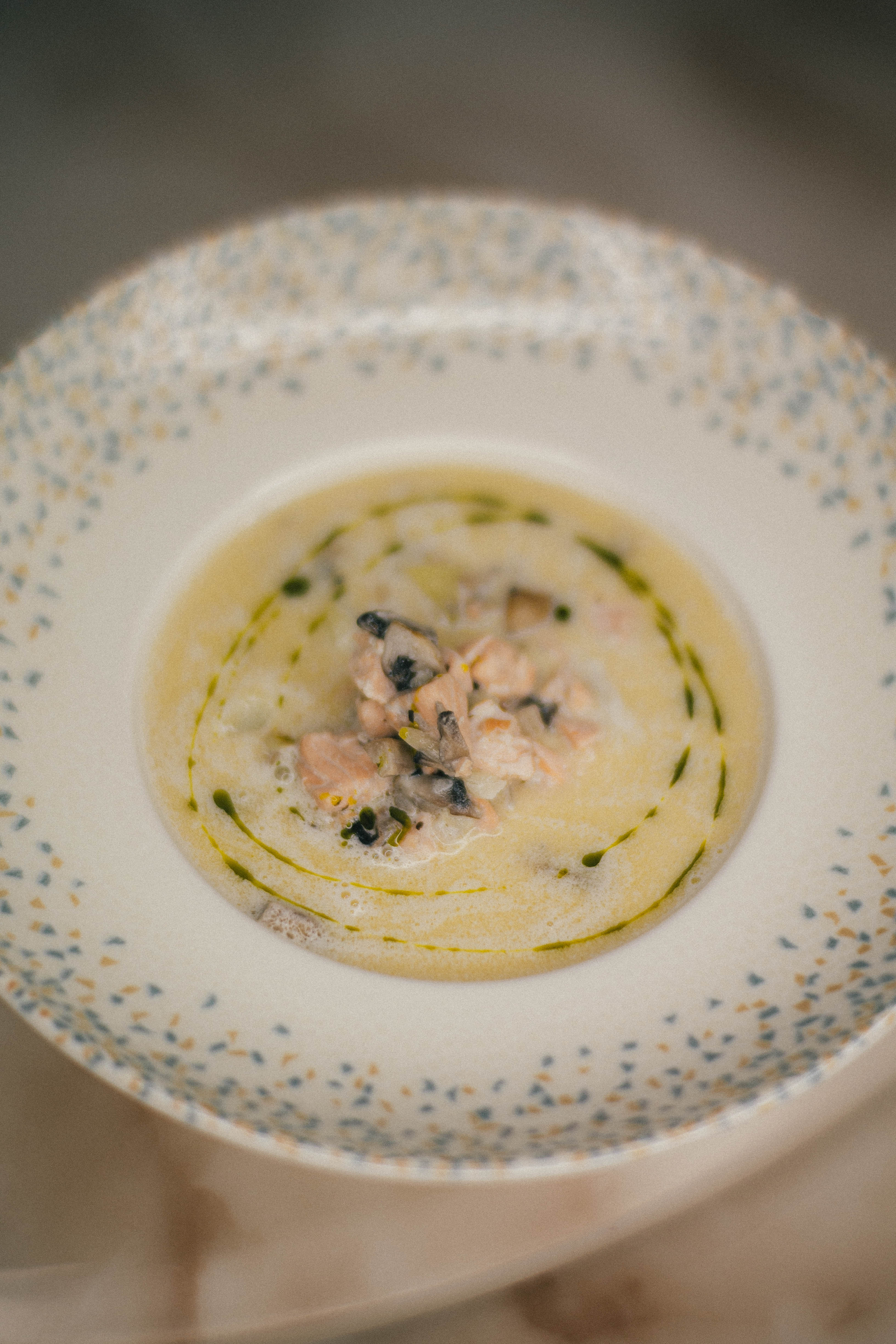 Сливочный суп с лососем и шампиньонами