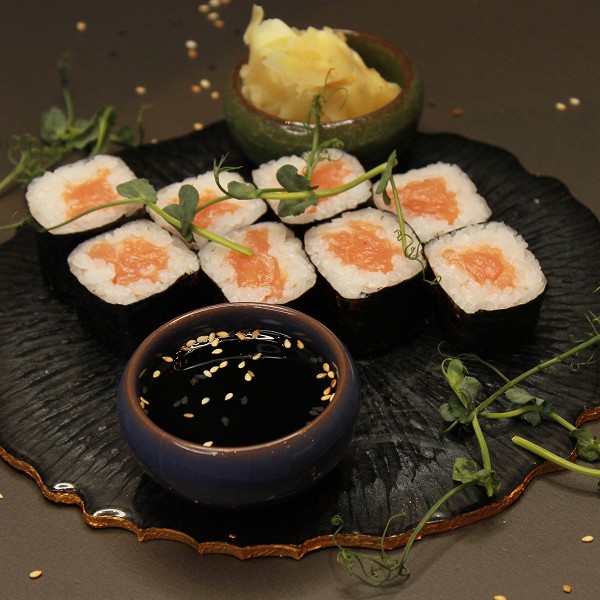 Ролл с лососем