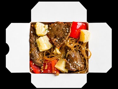 По-гавайски с говядиной и лапшой фунчоза