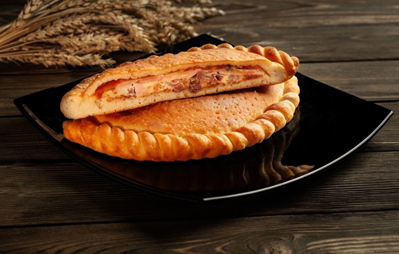 Кальцоне мясной