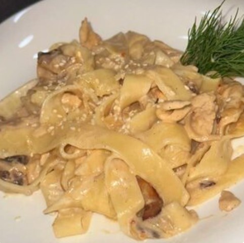 Паста с курицей и грибами