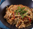 Удон с курицей и ореховым соусом