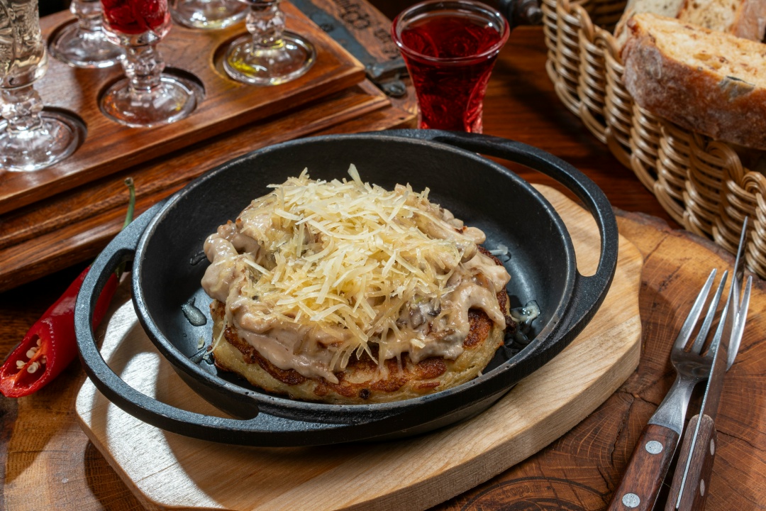 Драники с томленой телятиной