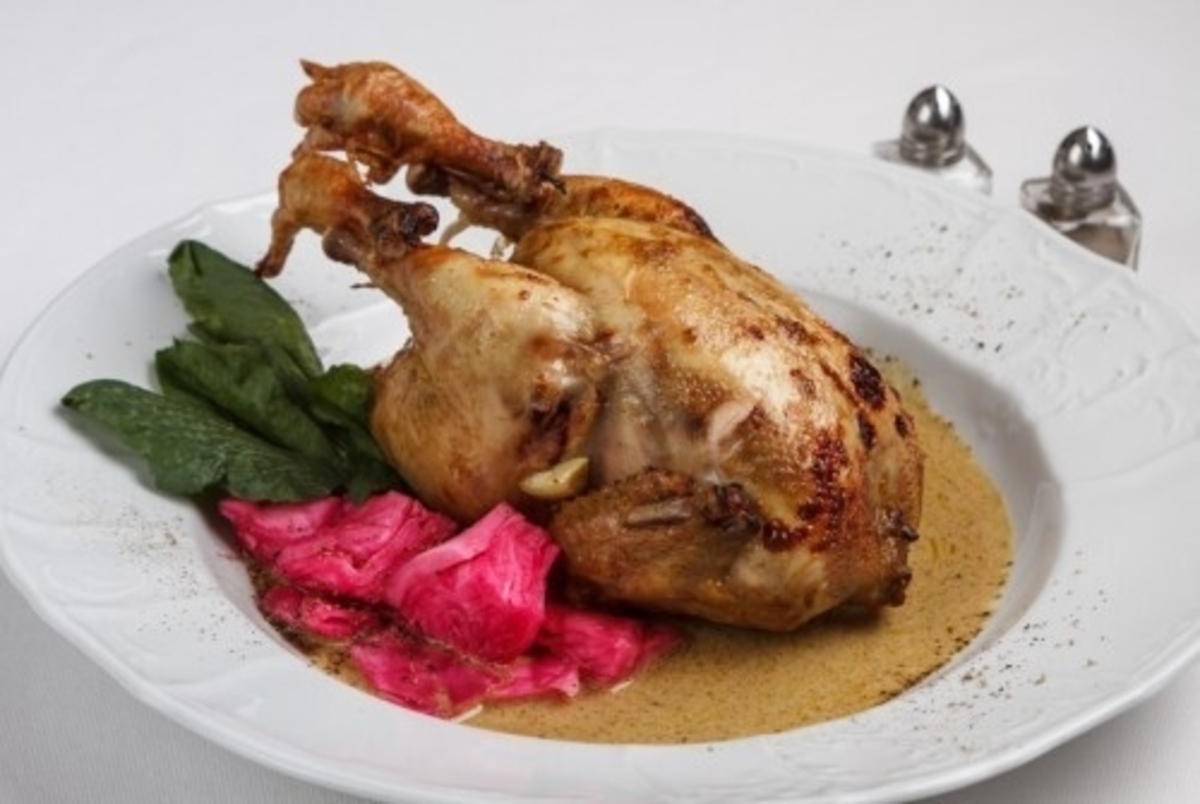 Шафрановый цыплёнок фаршированный курагой по-имеретински