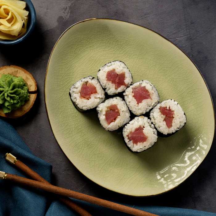 Маки с тунцом