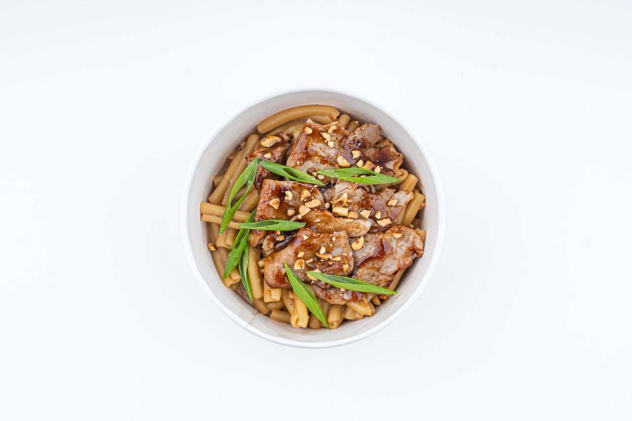 Казаречче со свининой и перечным соусом