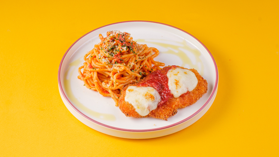 Цыпленок пармиджана со спагетти