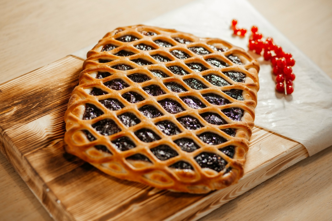 Пирог с черной смородиной