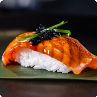 Суши опаленный лосось