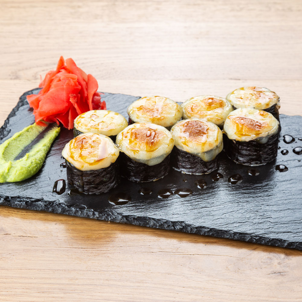 Фирменный ролл с мидиями