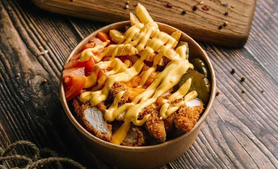 Боул фри с хрустящей курицей и сыром