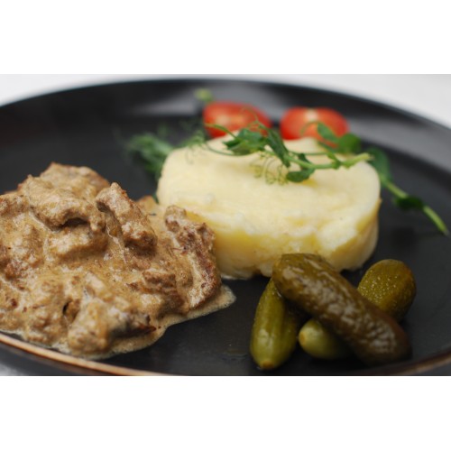 Бефстроганов с грибами и сметаной