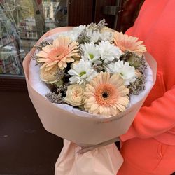 Букет из гербер, роз и хризантем