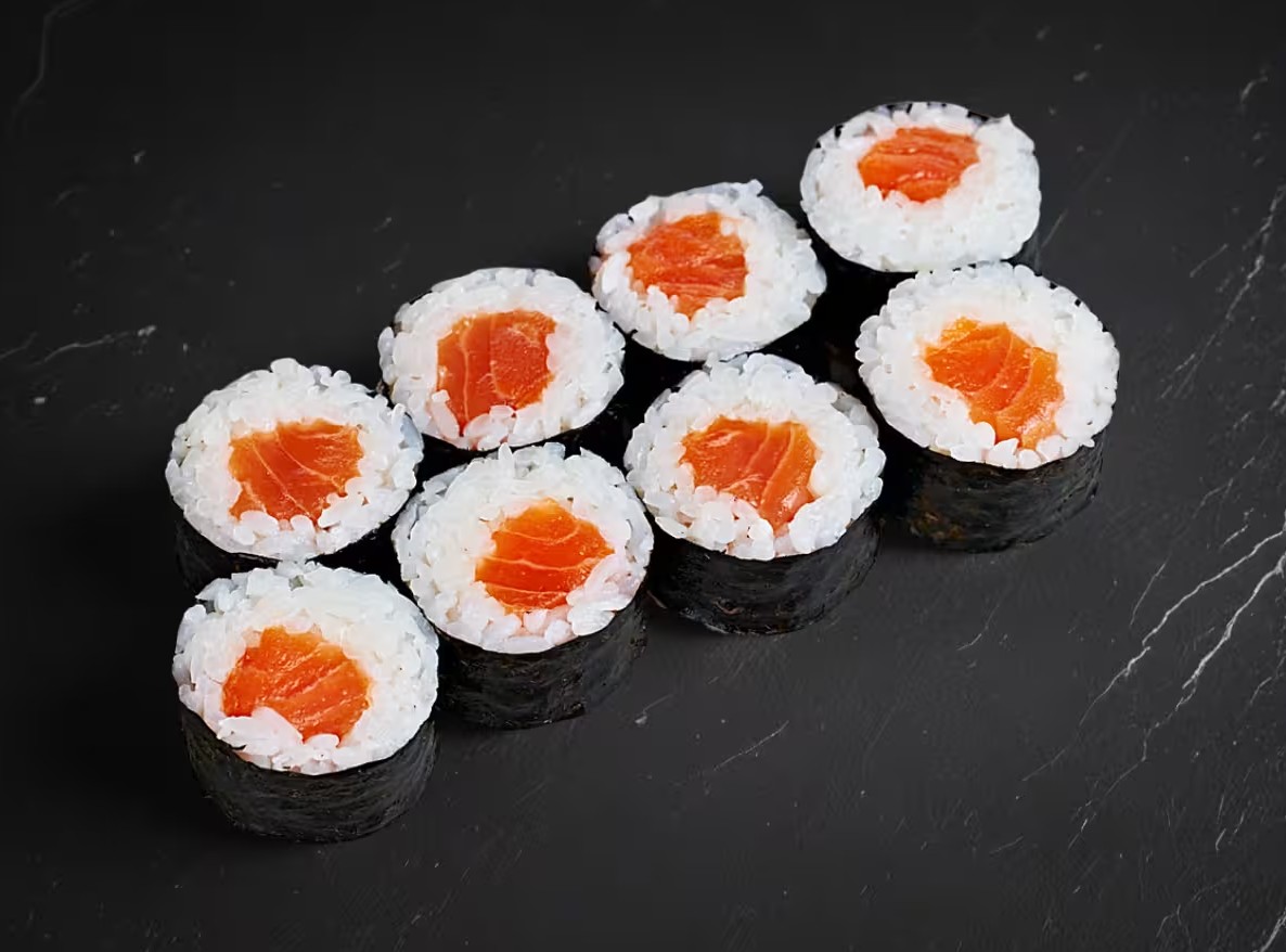 Ролл с лососем