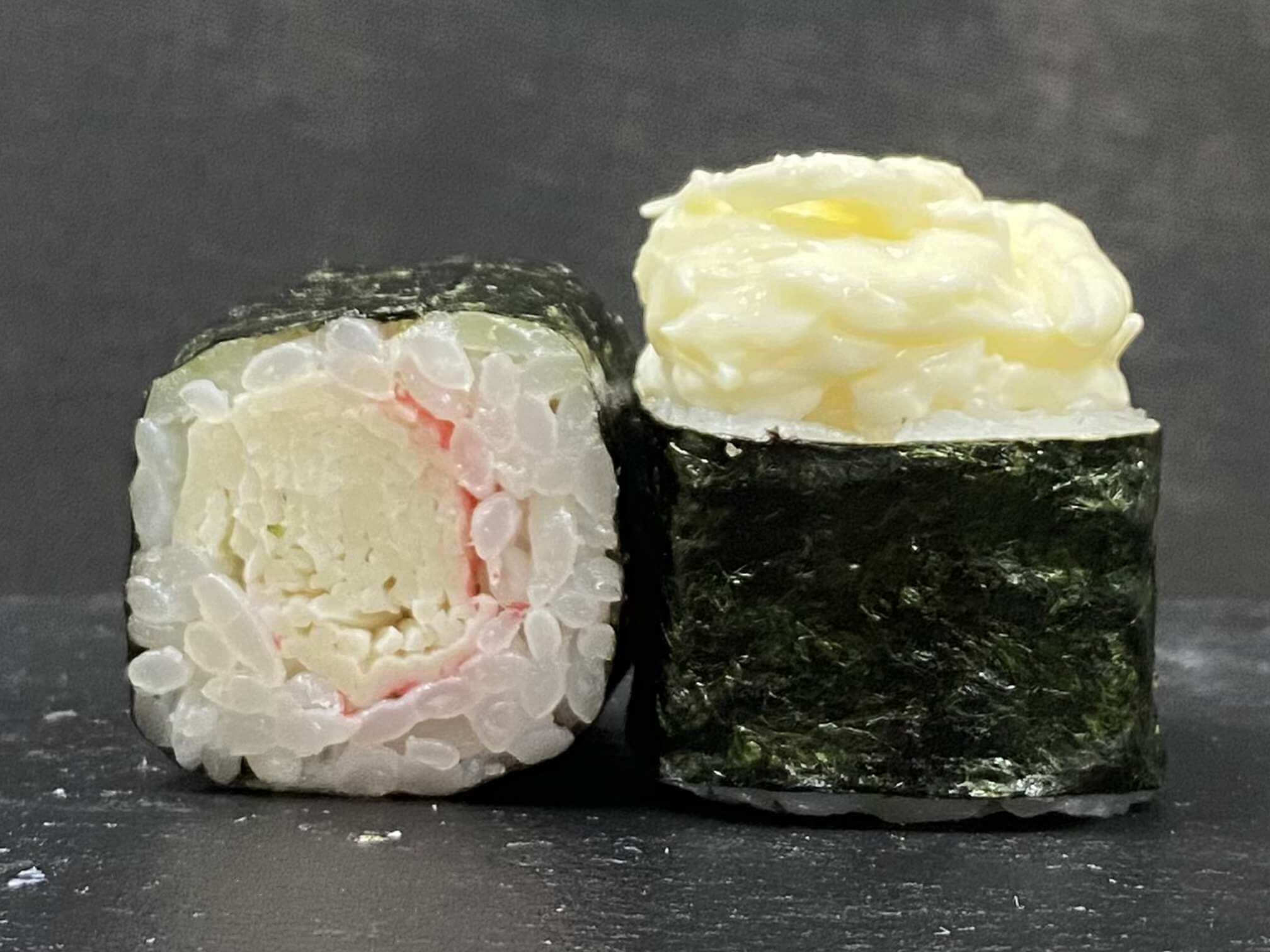 Запеченный ролл с крабом