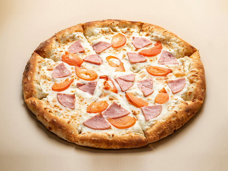 Сливочная пицца с томатами и ветчиной 40 см