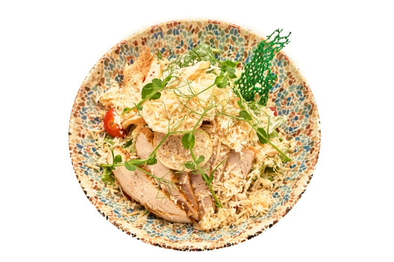 Салат с куриной грудкой и сыром пармезан