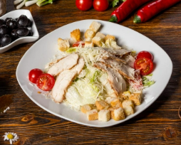 Салат Цезарь с курицей