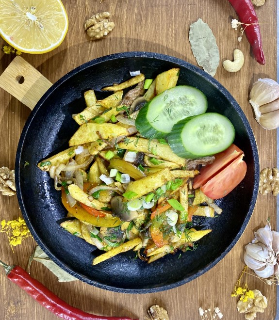 Горячая сковородка с мясом свинины