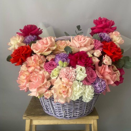 Корзина с цветами премиум