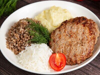 Котлеты куриные с гарниром микс