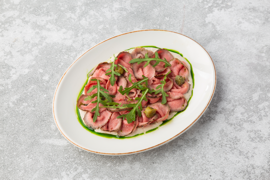 Телятина с соусом из тунца и каперсами