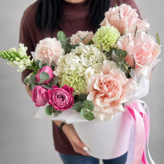 FRENCH PEONY BOX: Ароматная коробка с французскими розами, пионовидными розами, гортензией, лавандой и эвкалиптом