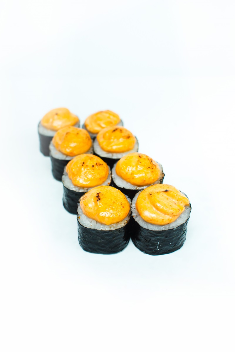 Ролл с копченой курицей печеный с сыром