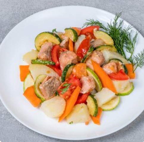 Кета с овощами