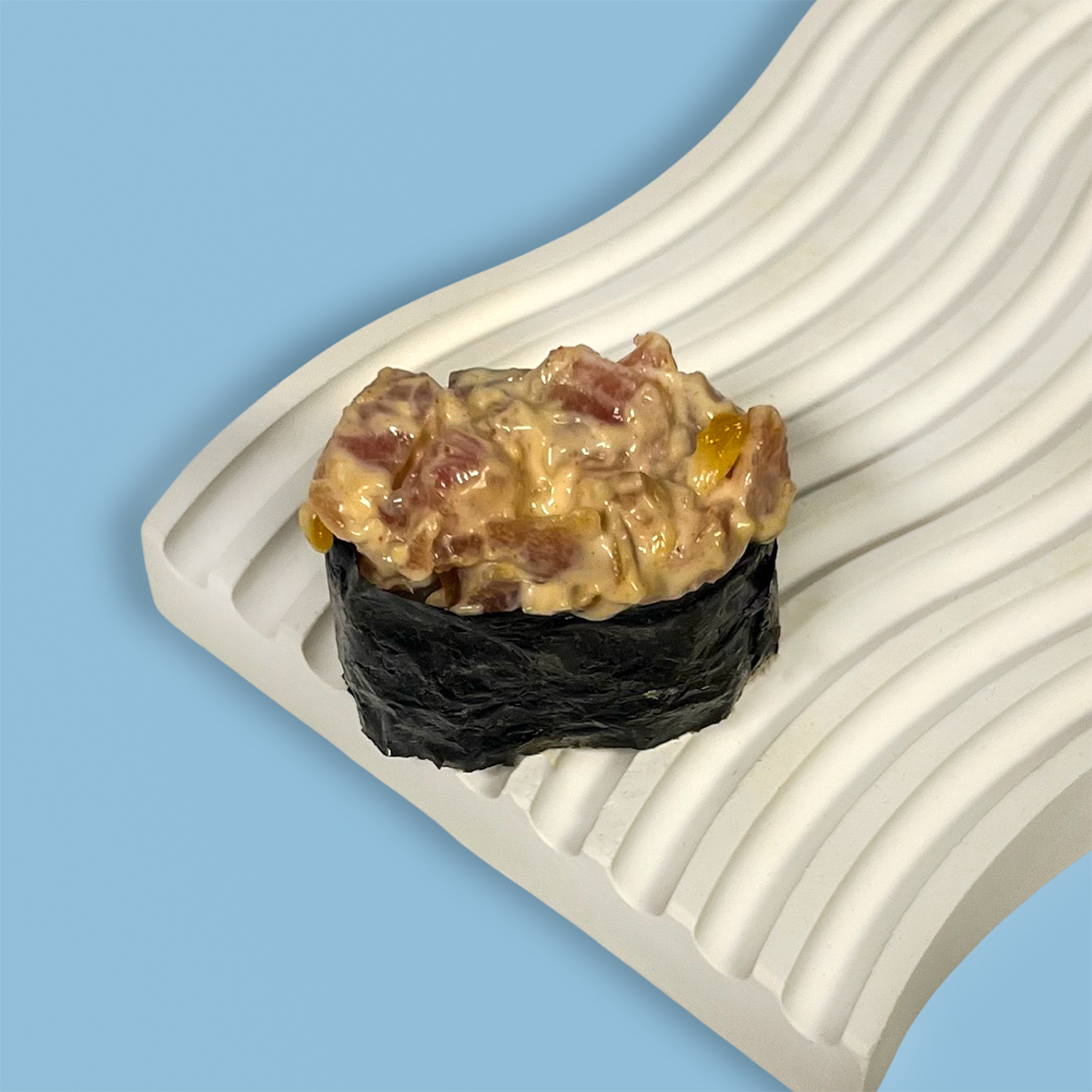 Гункан с тунцом спайси