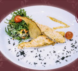 Салат с семгой и овощами