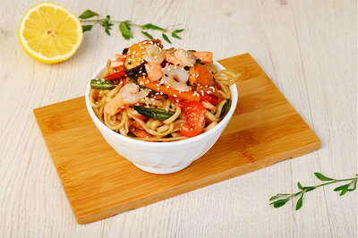 Wok морепродукты (гречневая лапша)
